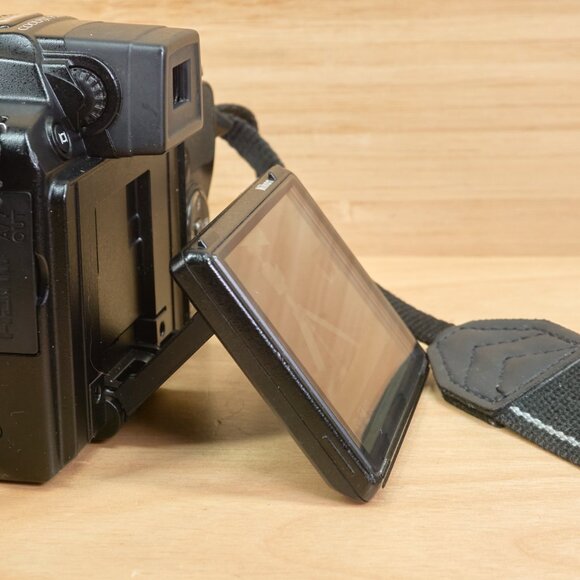 Nikon COOLPIX P500 12.1MP Digital Camera, with 36x Optical Zoom, Black - Picture 6 of 8